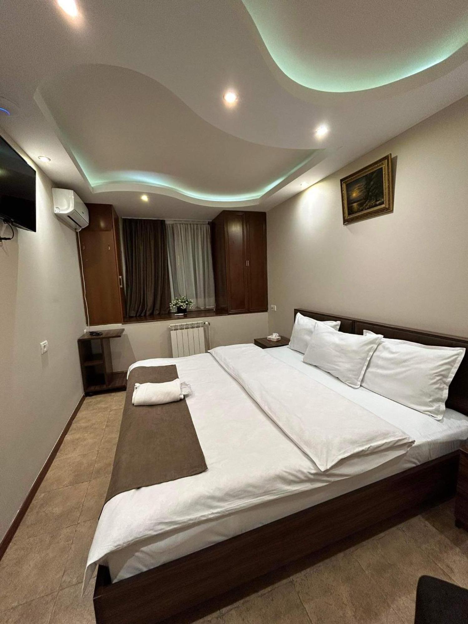 Time Hotel & Tours Yerevan Exterior foto