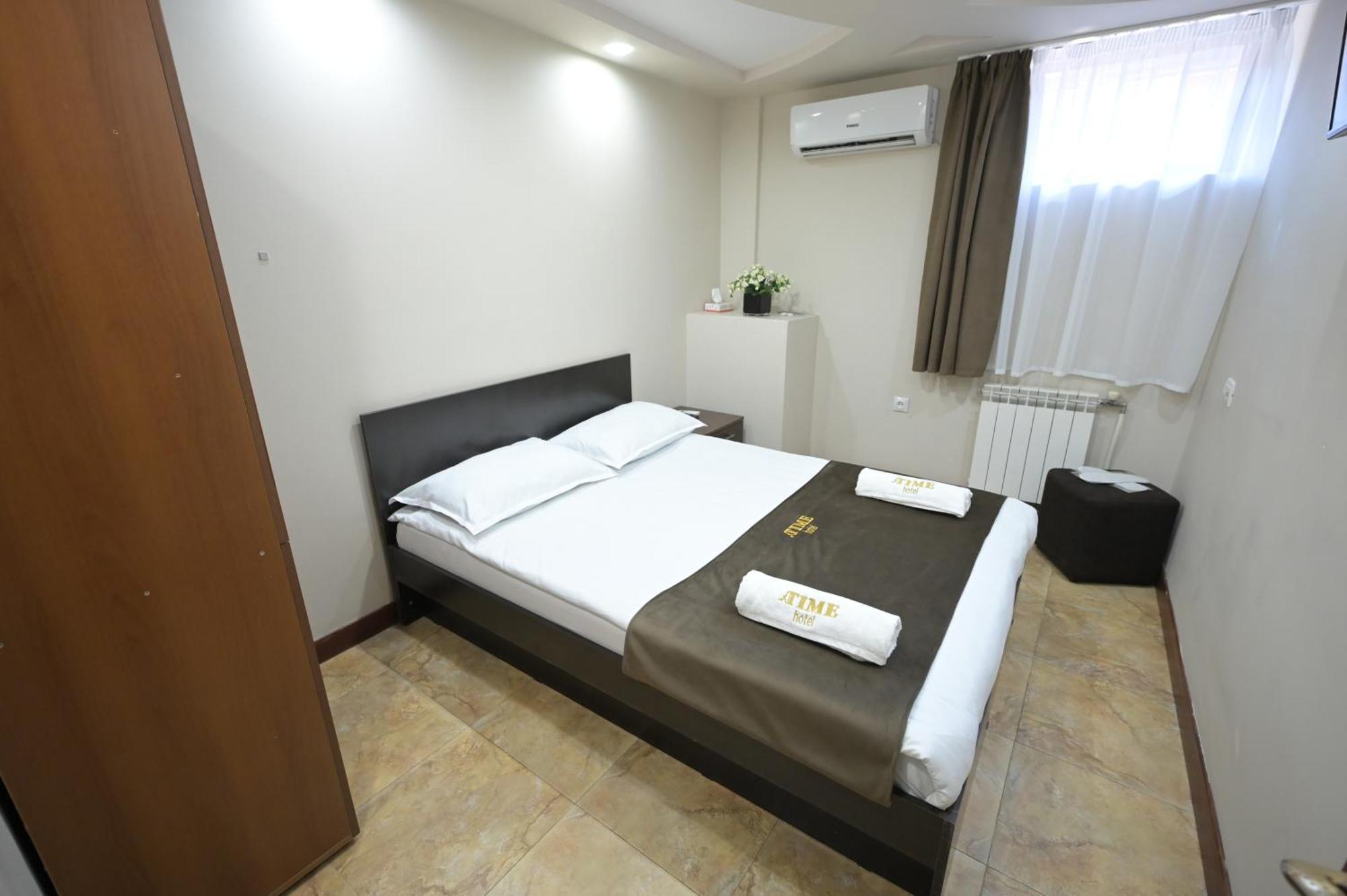 Time Hotel & Tours Yerevan Exterior foto