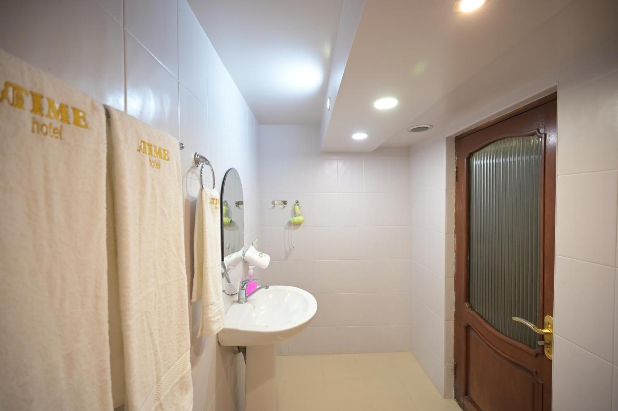 Time Hotel & Tours Yerevan Exterior foto